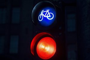 מעבר ברמזור אדום ומה העונש על נהיגה ברמזור אדום - ארז רופא